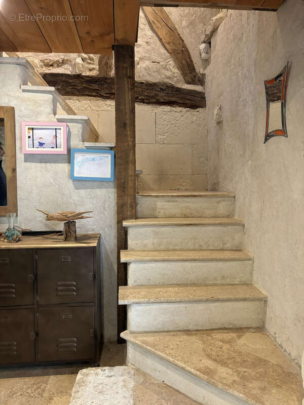 Maison à NOUANS-LES-FONTAINES