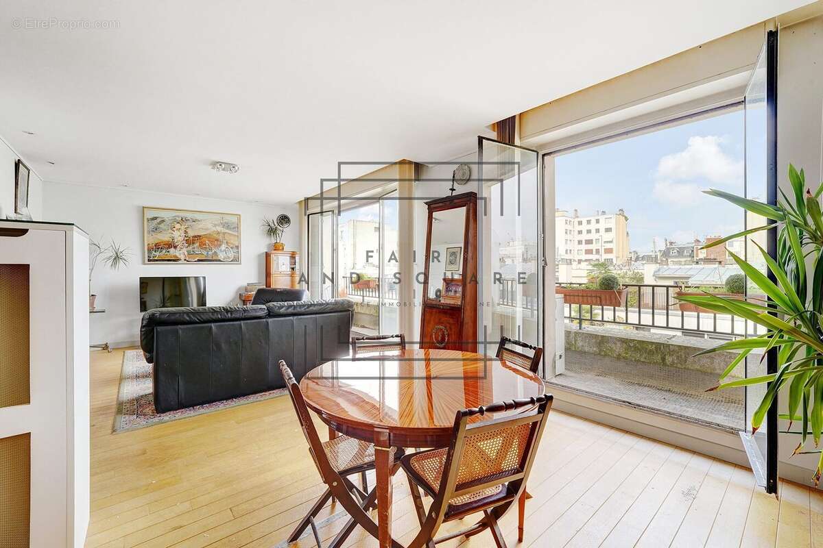Appartement à PARIS-16E