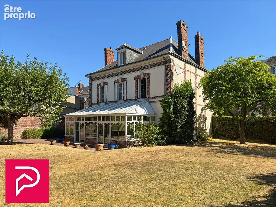 Propriété bourgeoise centre-ville de BERNAY - photo 3