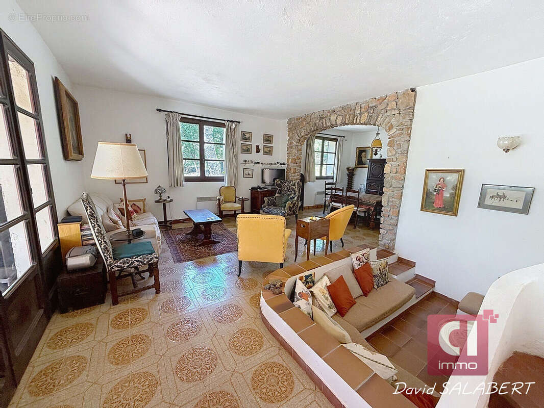 Maison à LA ROQUEBRUSSANNE