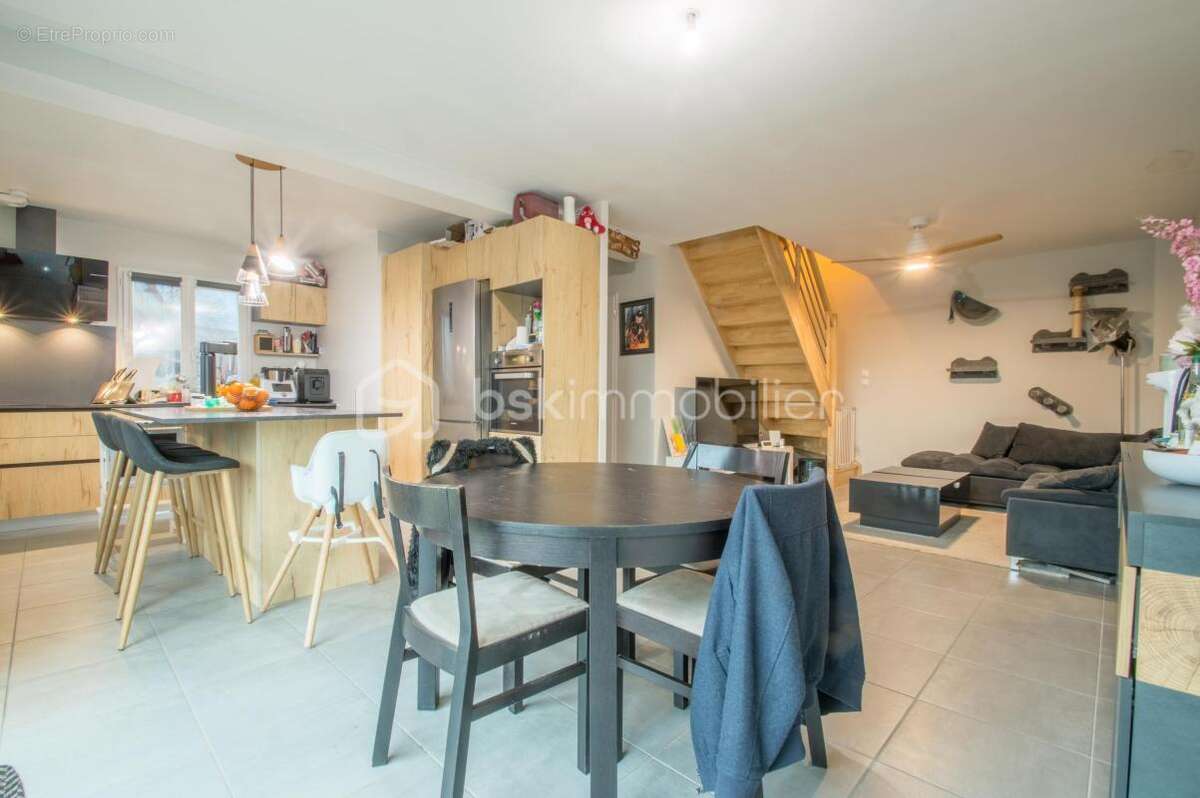 Maison à LINAS