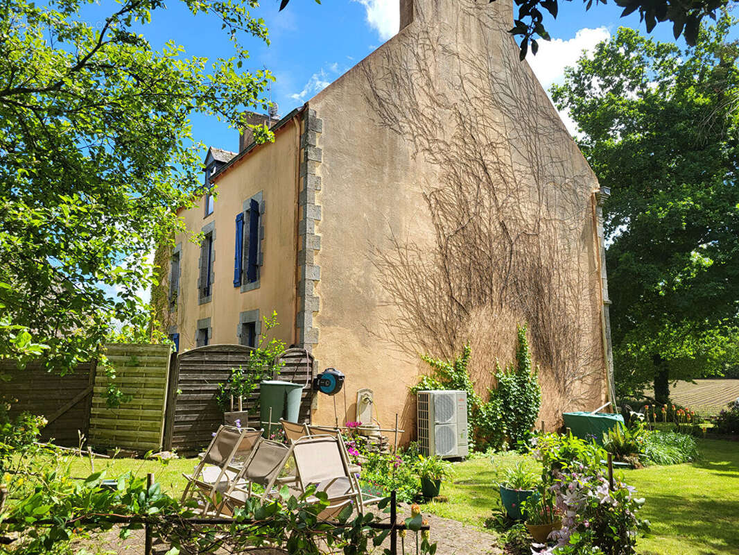 A vendre à Concarneau Maison de Maitre de 295 m² à 8 min du centre ville dans un cadre de vie idyllique ! - photo 11