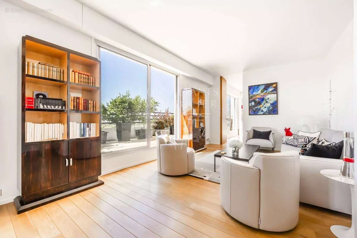 Appartement à PARIS-16E