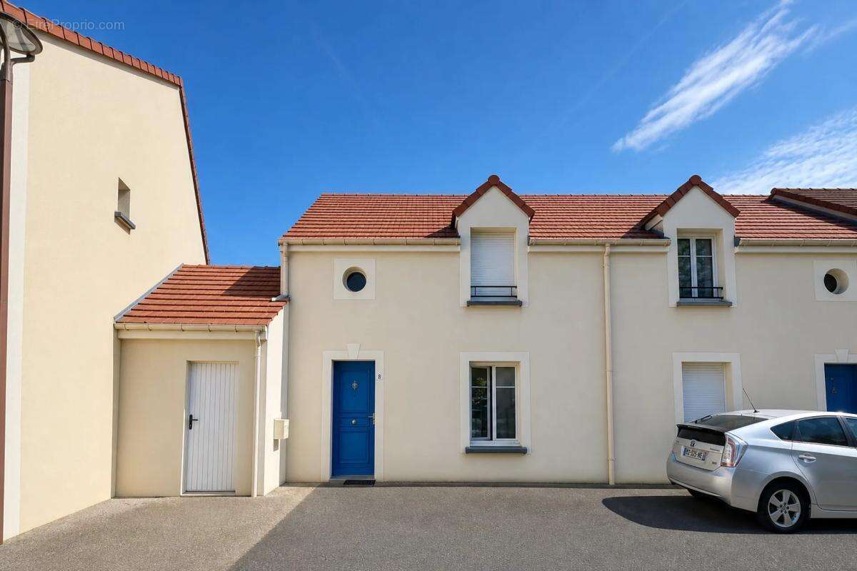 Maison à SAVIGNY-LE-TEMPLE