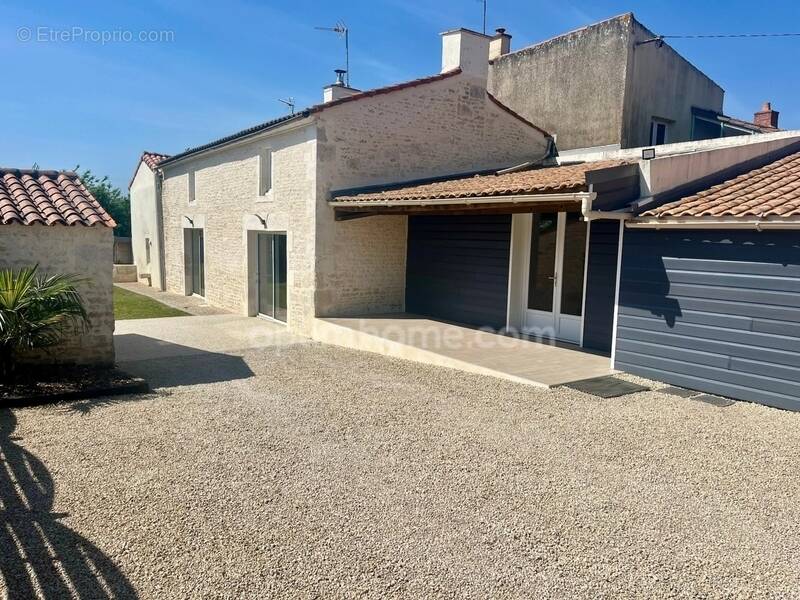 Maison à SAINTE-GEMME-LA-PLAINE