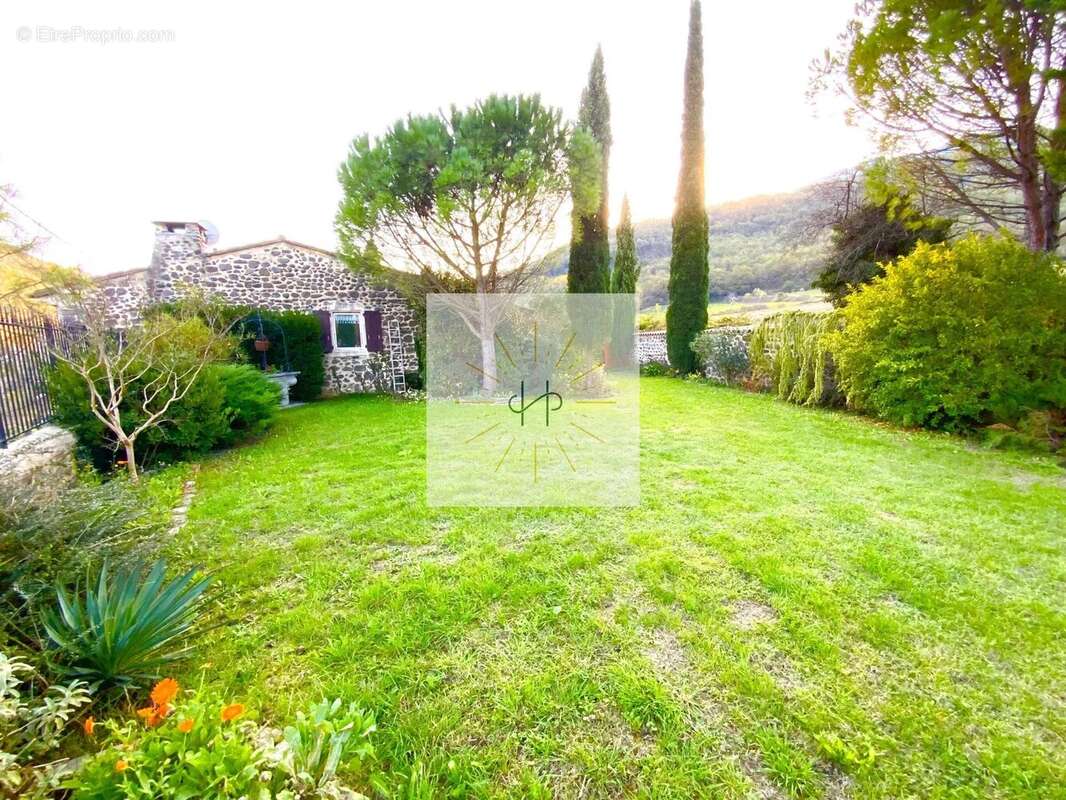 Maison à SAINT-VINCENT-DE-BARRES