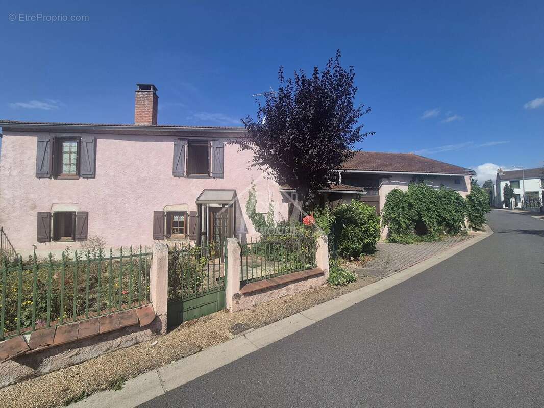 Maison à rénover avec jardin et grange - photo 14