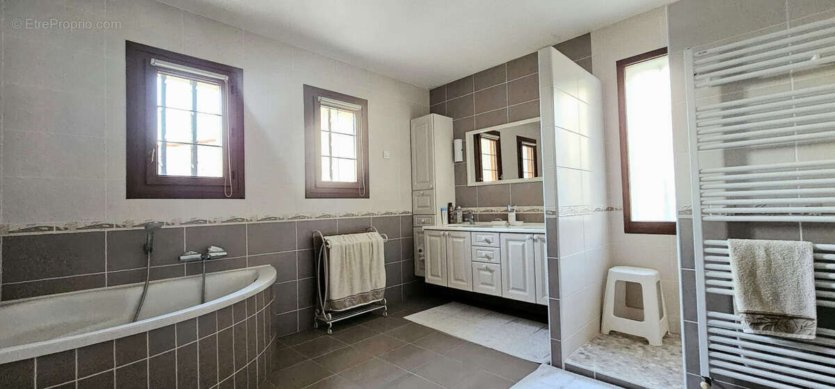 Maison à CHERMIGNAC