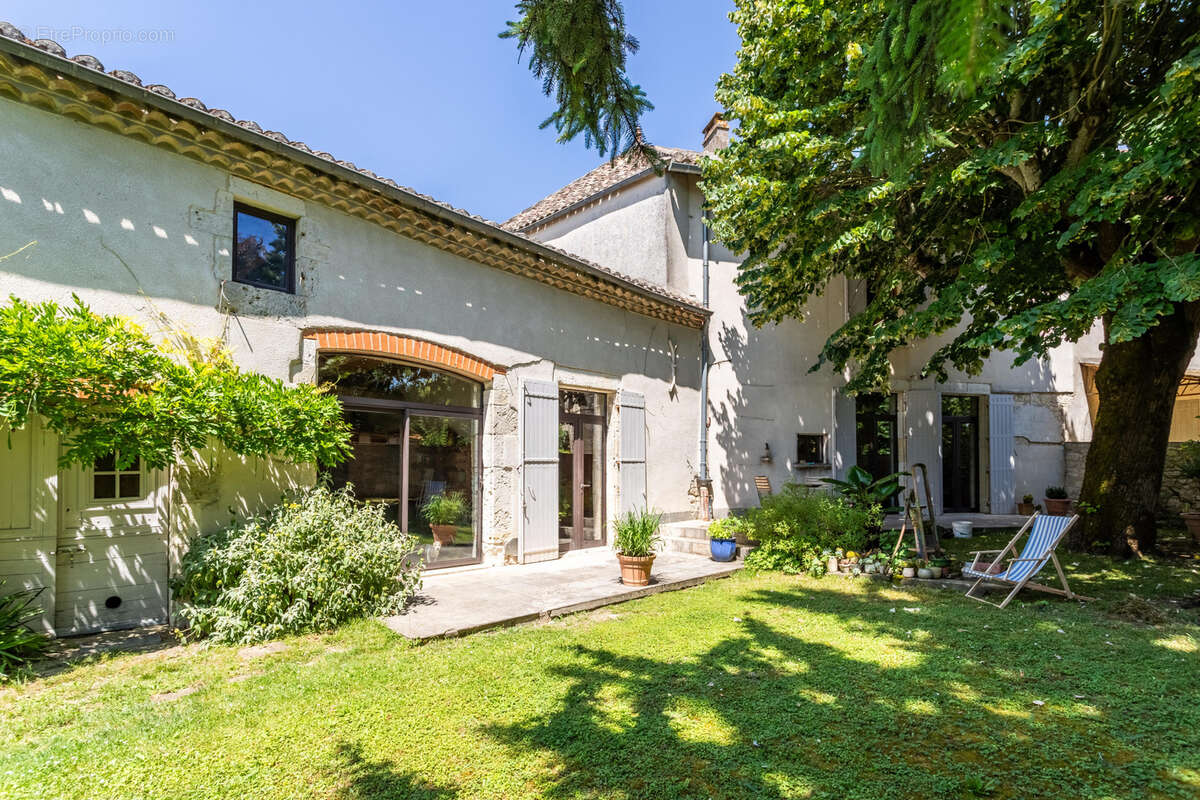 Village house with garden and garage - photo 25