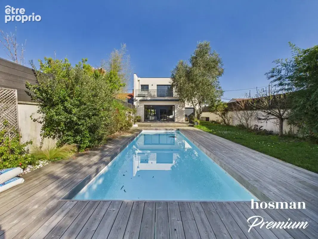 Maison de 160 m² avec piscine, terrasse, garage, dépendance - Stéhélin Bordeaux - photo 2