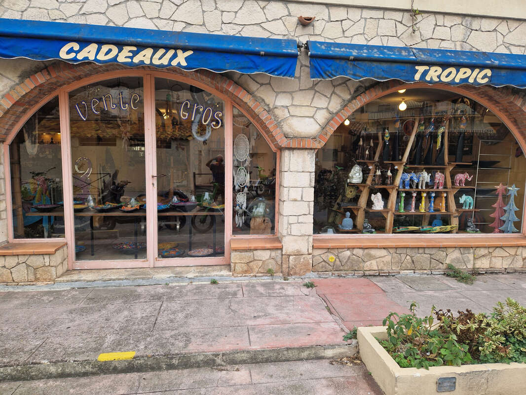 Commerce à VALLAURIS