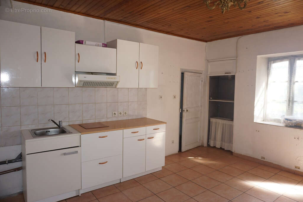 Maison à NEUILLY-EN-DONJON