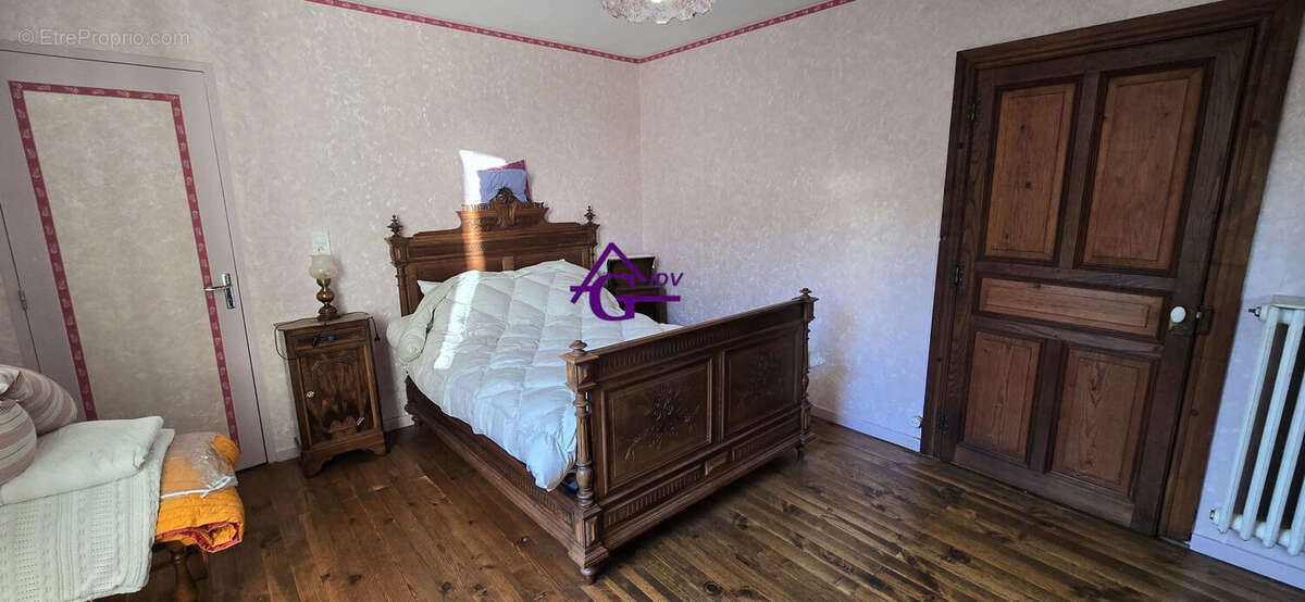 Maison à MIRANDOL-BOURGNOUNAC