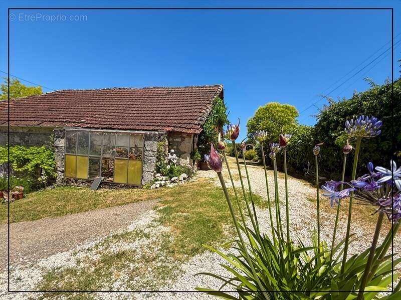 Maison de caractère + piscine + vue panoramique + dépendances – potentiel gîte – Tarn-et-Garonne (82) - photo 16