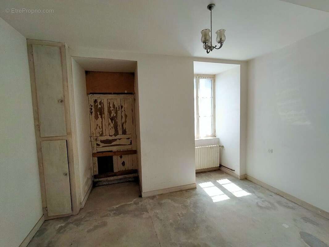 Maison à VILLAINES-LA-JUHEL