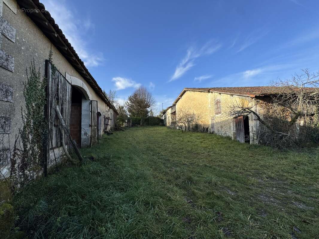 Maison 172 m² à Brossac  - photo 21