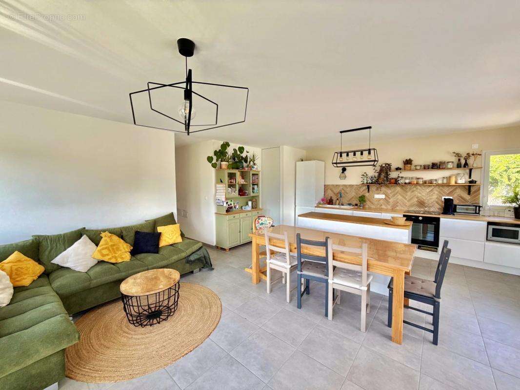 Appartement à SAINT-JEOIRE-PRIEURE