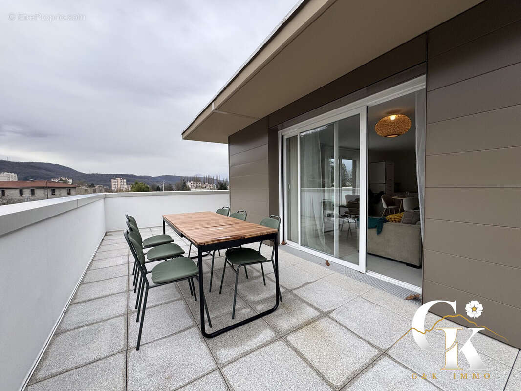 Appartement à SAINT-MARTIN-D'HERES