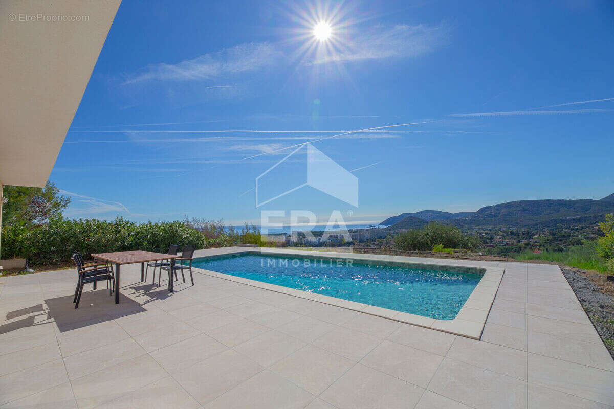 Maison à MANDELIEU-LA-NAPOULE