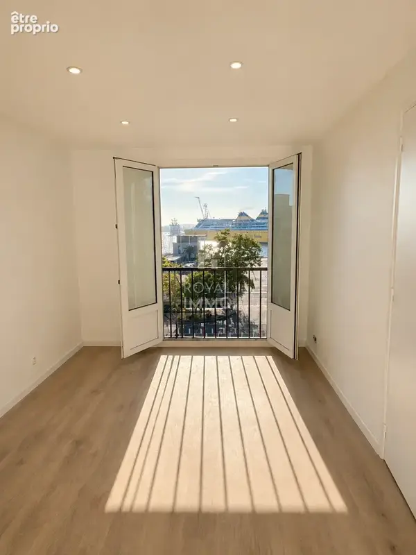 T2 entièrement rénové   Dernier étage   Vue mer et rade de Toulon - photo 6