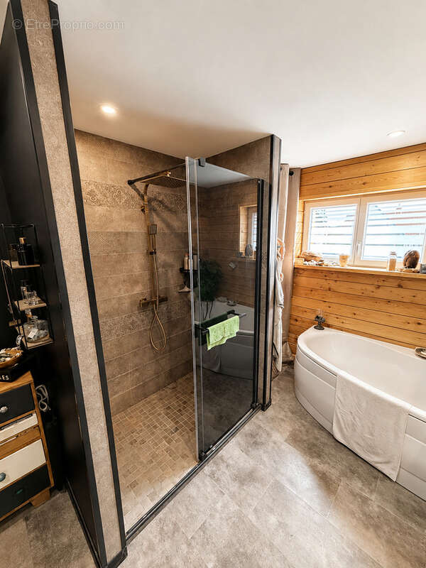 Maison - 121m2 - 7 pièces 59990 Maresches - photo 8