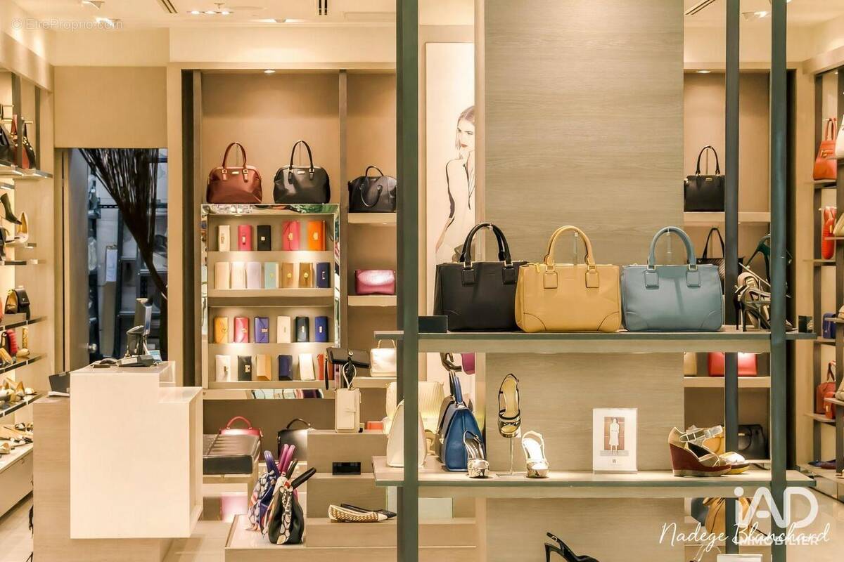 Photo 1 - Commerce à ROCHEFORT