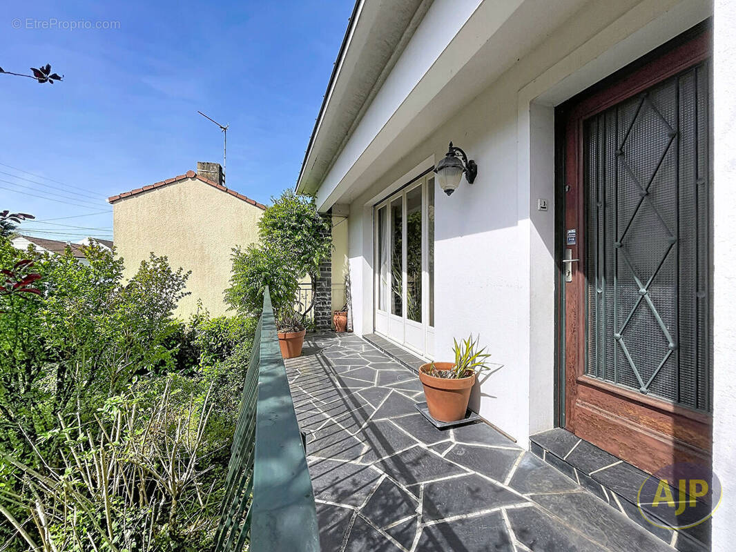 Maison à BOUGUENAIS
