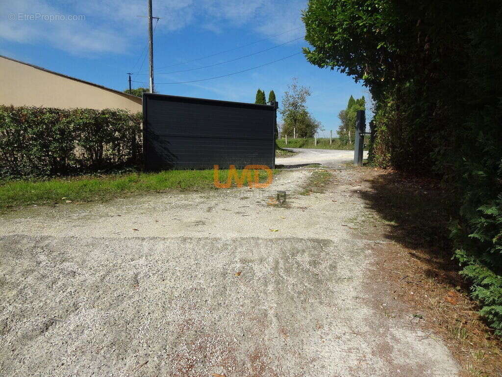 Maison à SAINT-FRONT-DE-PRADOUX