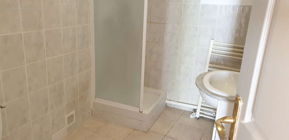 Appartement à SOLLIES-PONT