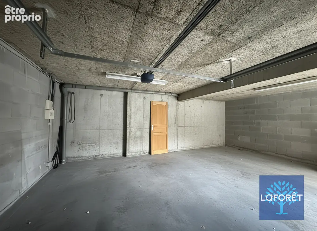 Garage centre ville La Roche Sur Yon 45 m2 - photo 2
