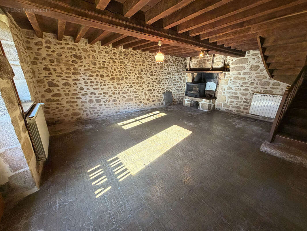 Maison à SAINT-SULPICE-LE-DUNOIS