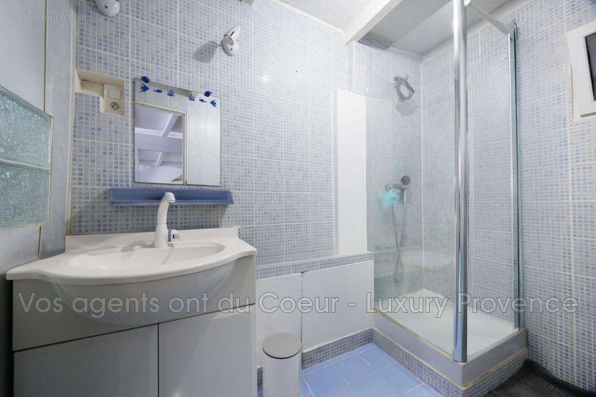 Maison à SIMIANE-COLLONGUE