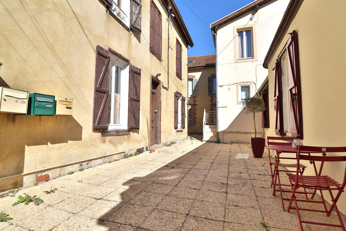 Appartement à SAINTE-SAVINE