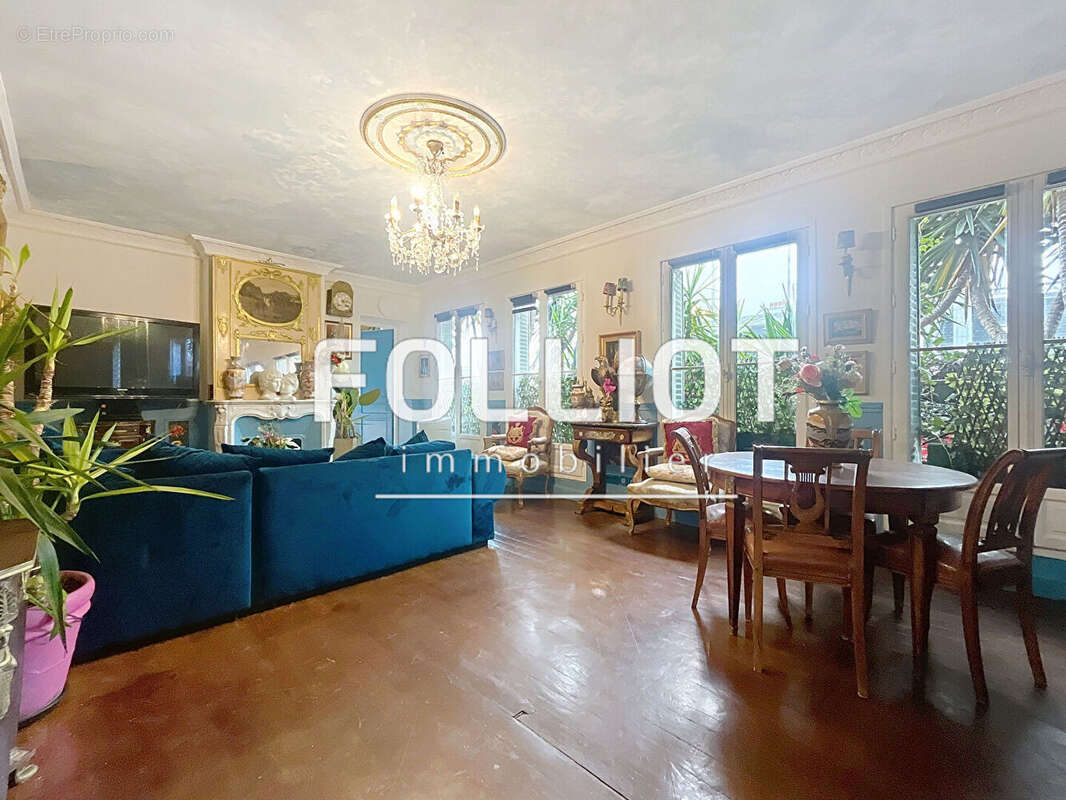 Appartement à PARIS-1E