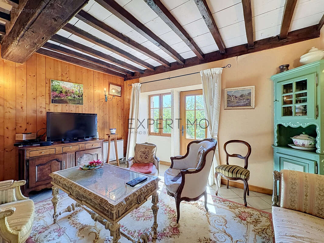 Burnand : Authentique maison en pierre avec 3 149 m2 de terrain - photo 11