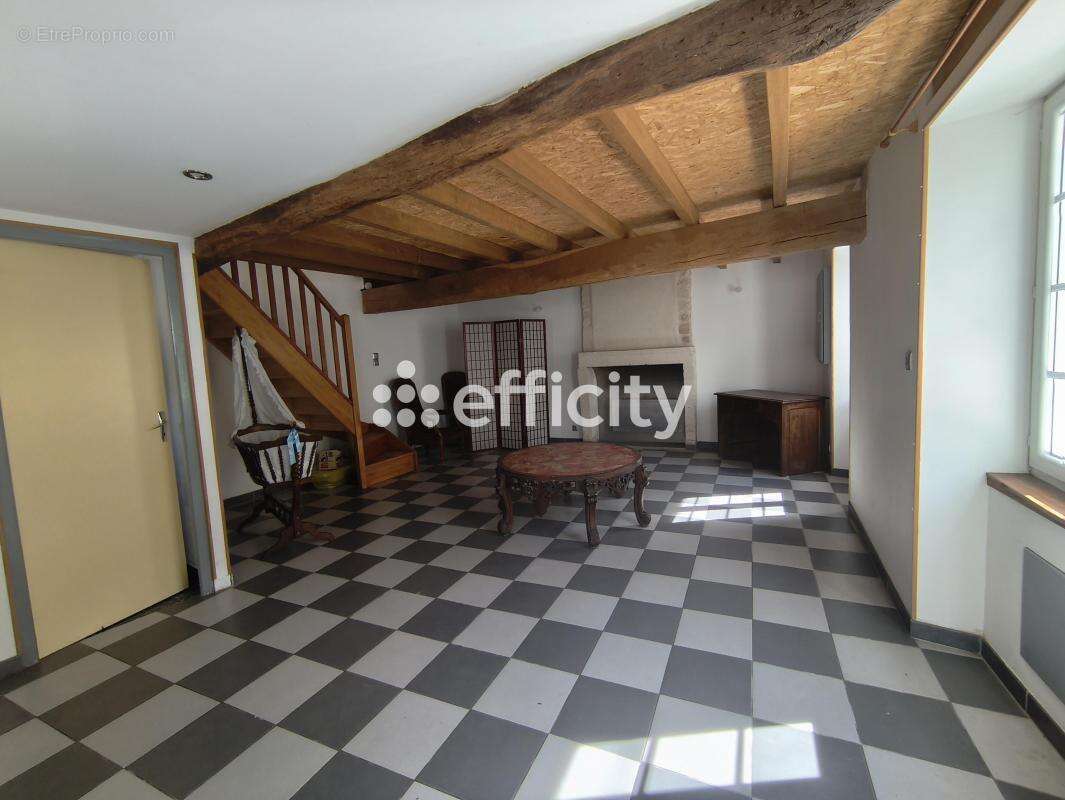 Maison à MAUZE-SUR-LE-MIGNON