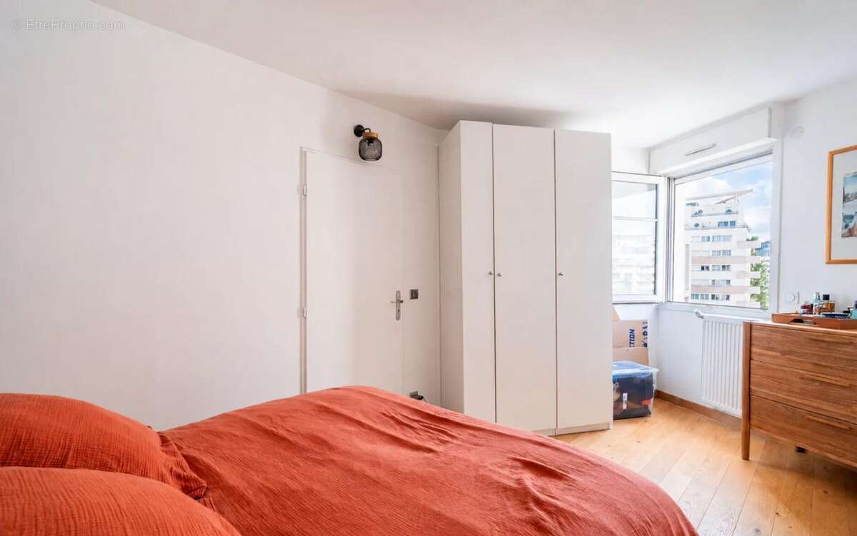 Appartement à COURBEVOIE