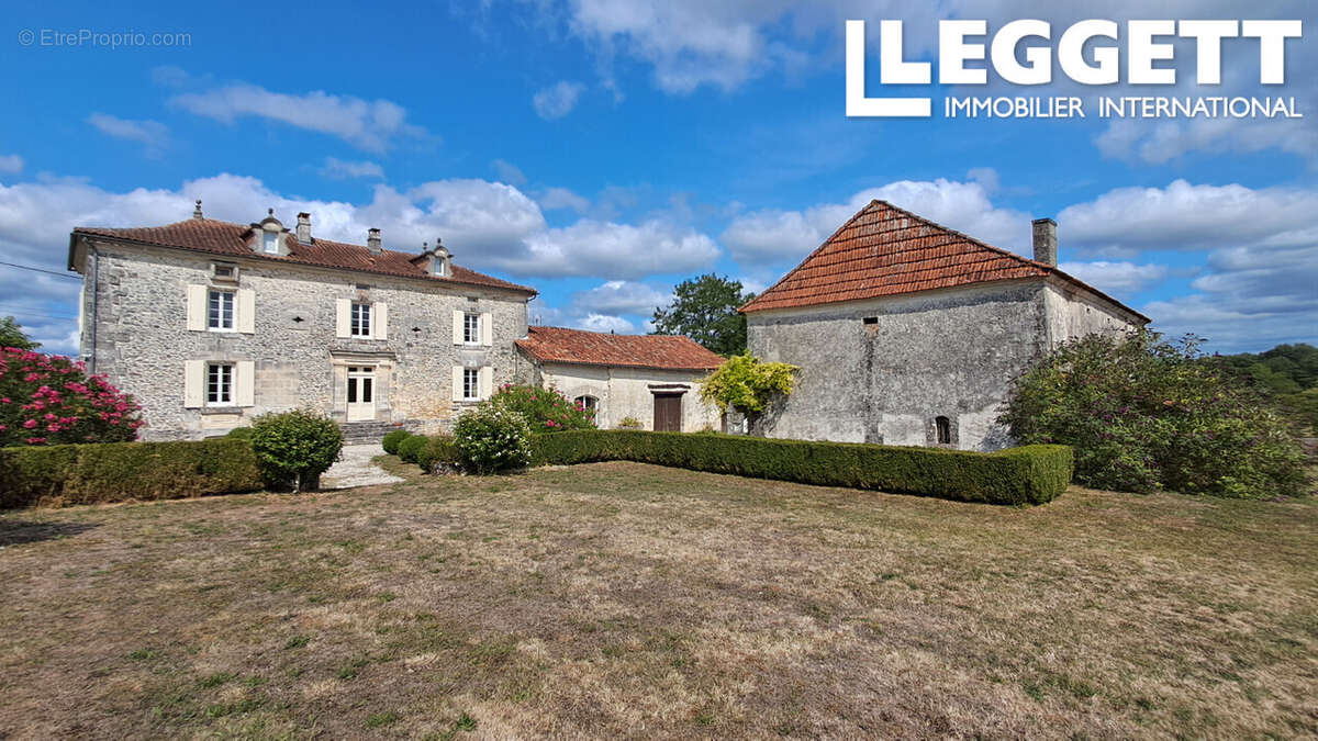 Maison à LA TOUR-BLANCHE