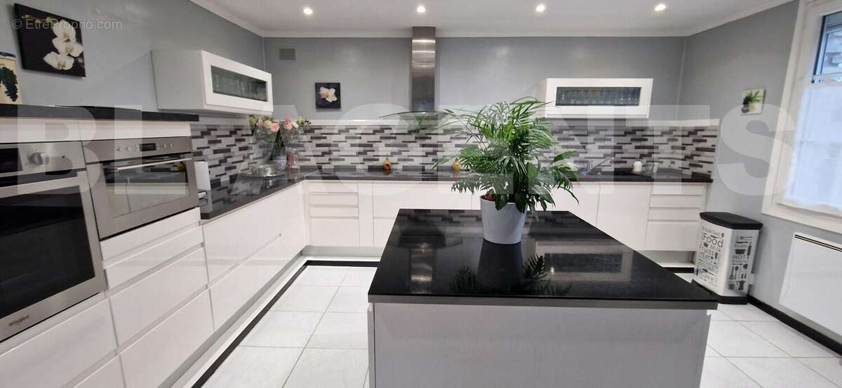 2 - Maison à COURLON-SUR-YONNE