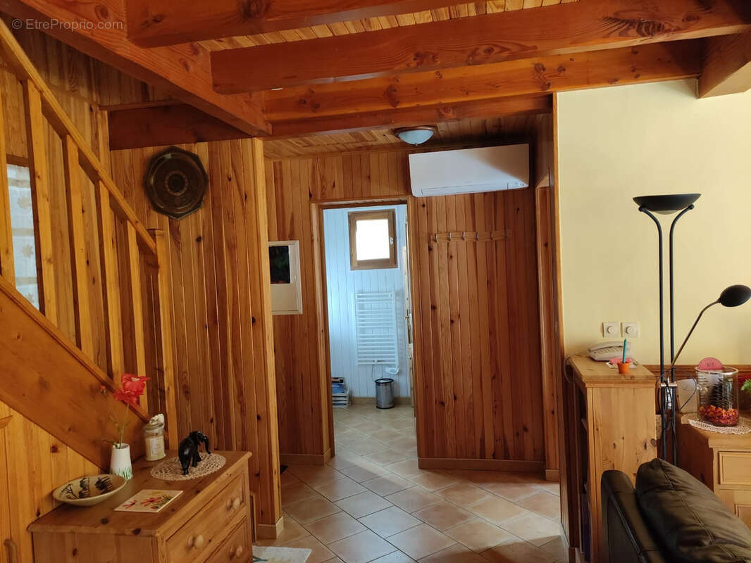 Maison à LACHAPELLE-AUZAC