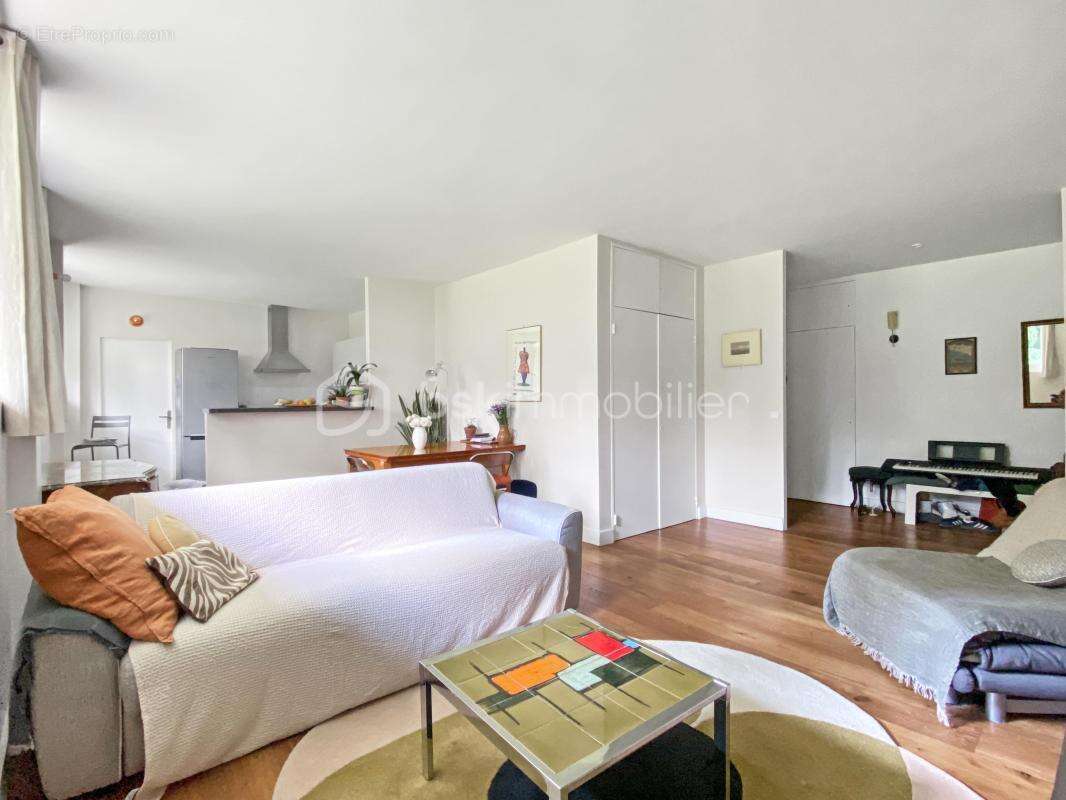 Appartement à VILLE-D&#039;AVRAY