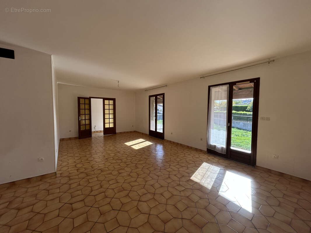 Maison à VILLESISCLE