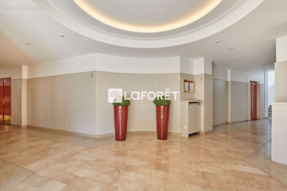 Appartement à PARIS-16E