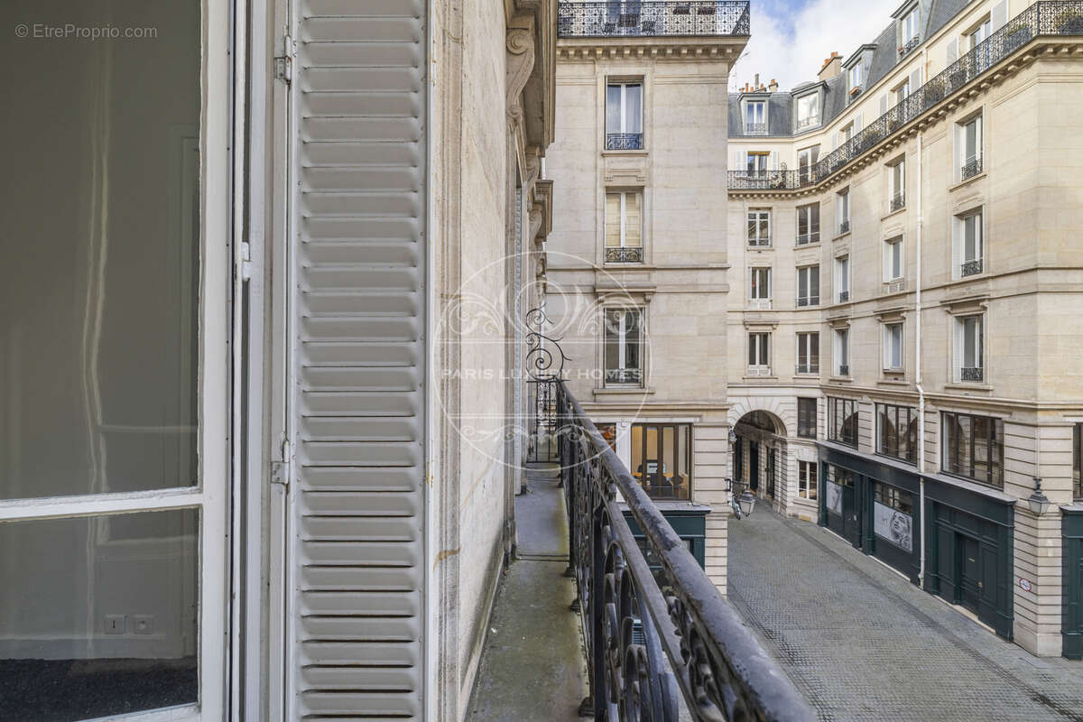Appartement à PARIS-1E