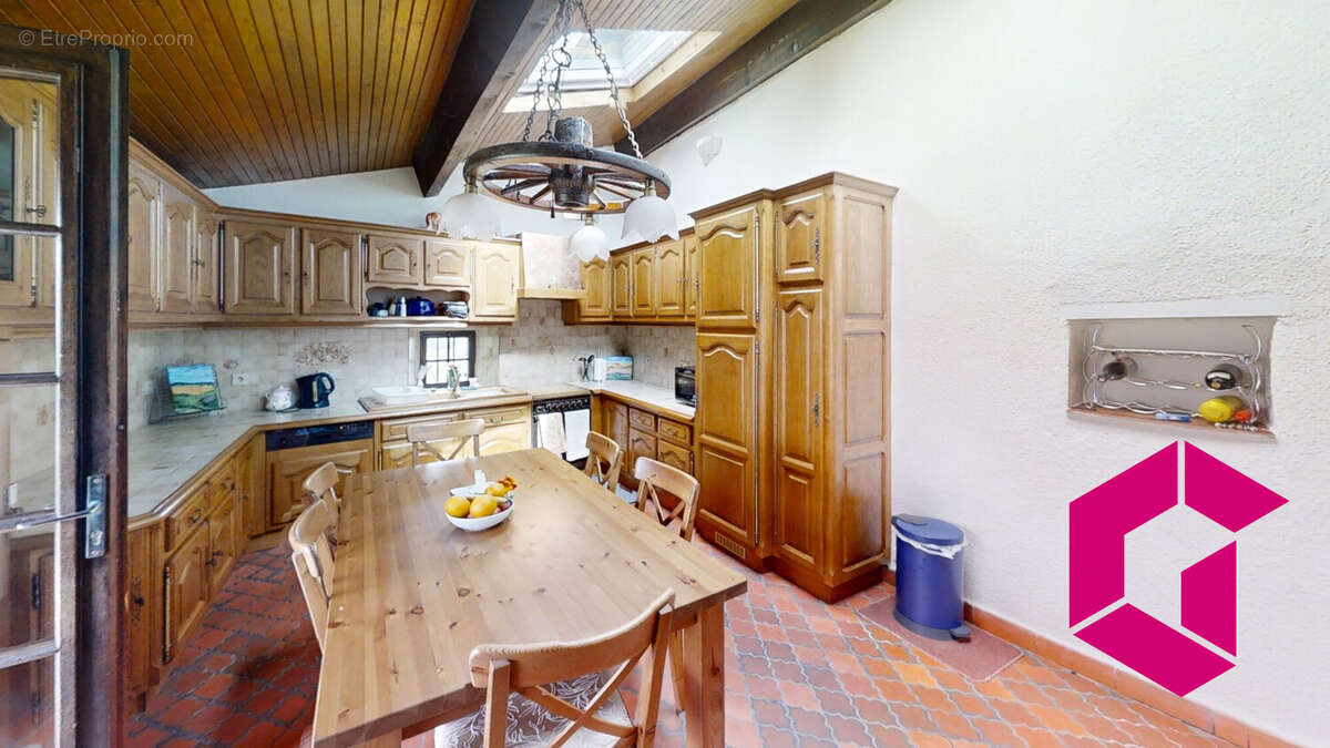 Maison à TOURS-SUR-MEYMONT