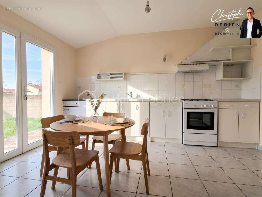 Pavillon de 2002 sur 560 m² de terrain – 3 chambres – jardin et terrasse - photo 3