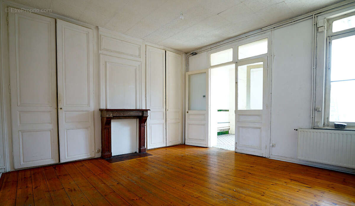 T2 avec potentiel t3, lumineux / belle terrasse / matériaux d'origine - photo 7