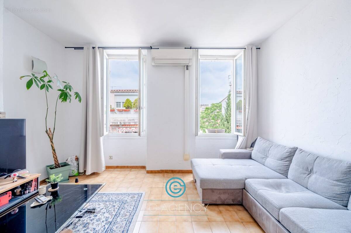 Appartement à MARSEILLE-4E