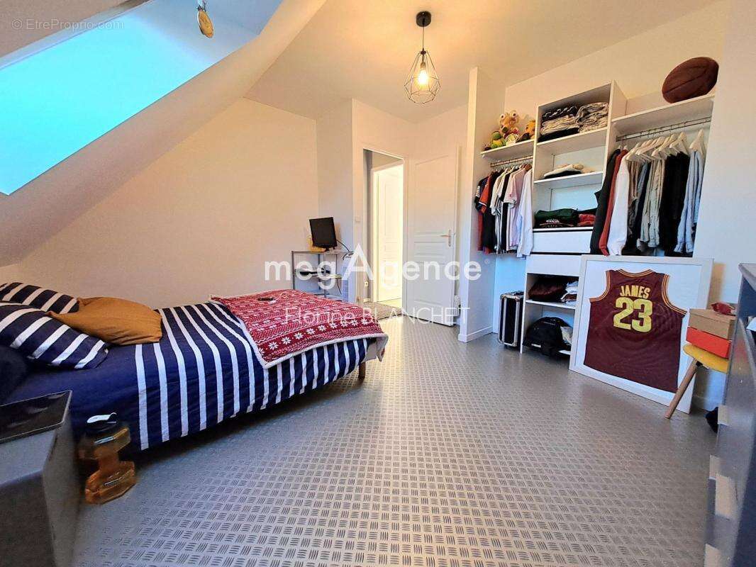 Maison à MONCE-EN-BELIN