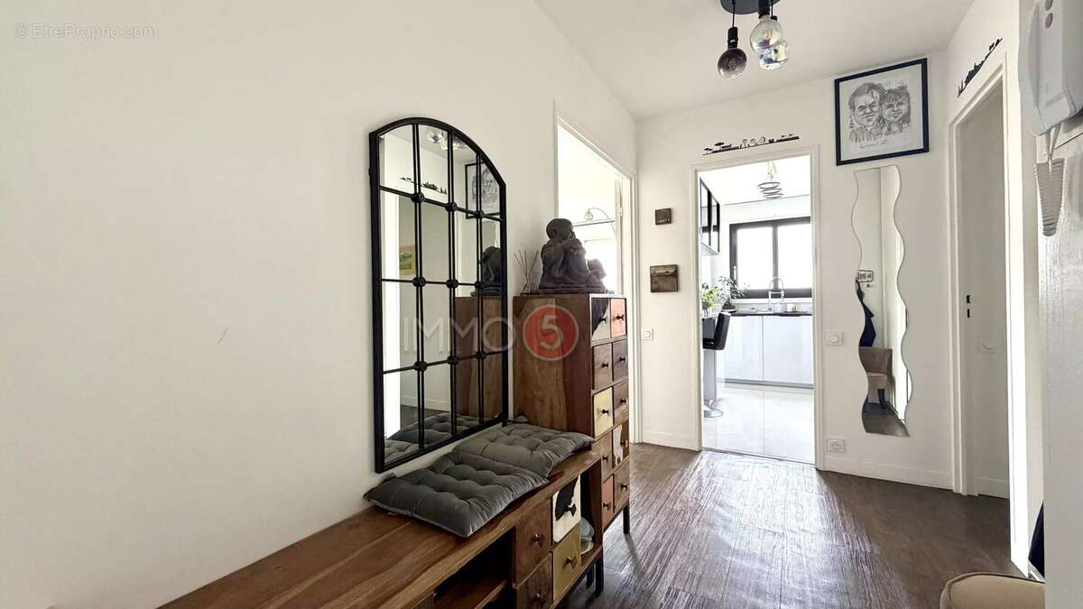 Appartement 76 m² à Le Raincy  - photo 5